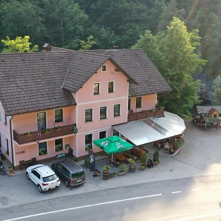 ツェルクノ Okrepcevalnica Kurn'K Bed & Breakfast エクステリア 写真