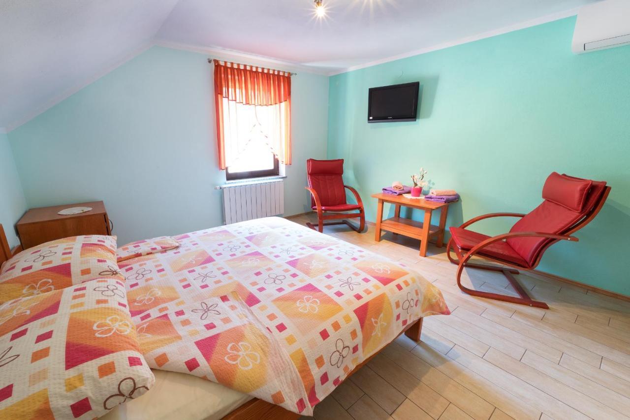 ツェルクノ Okrepcevalnica Kurn'K Bed & Breakfast エクステリア 写真
