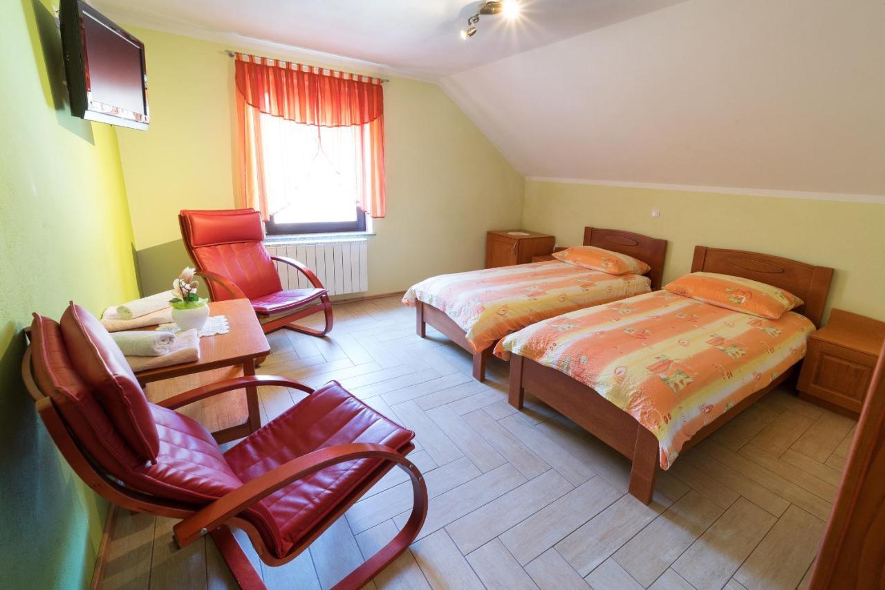 ツェルクノ Okrepcevalnica Kurn'K Bed & Breakfast エクステリア 写真