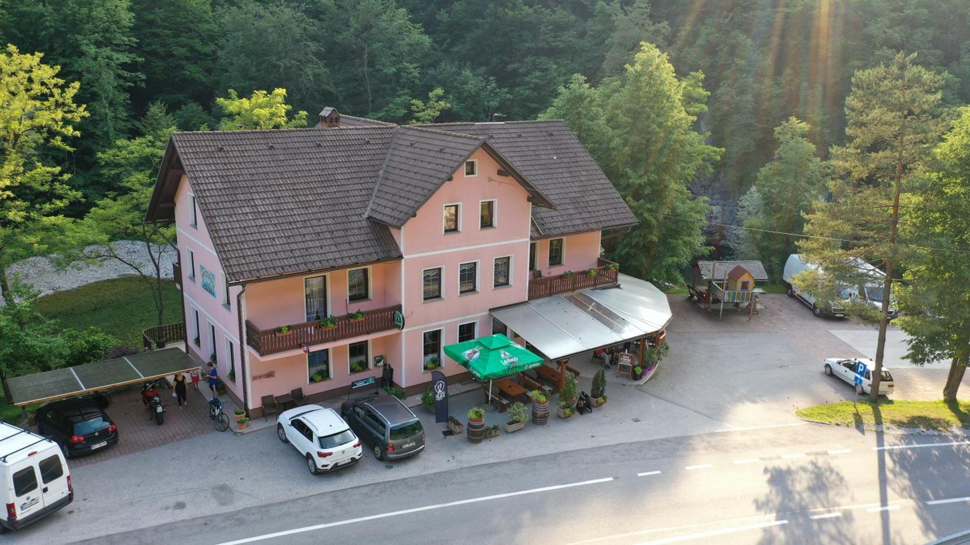 ツェルクノ Okrepcevalnica Kurn'K Bed & Breakfast エクステリア 写真