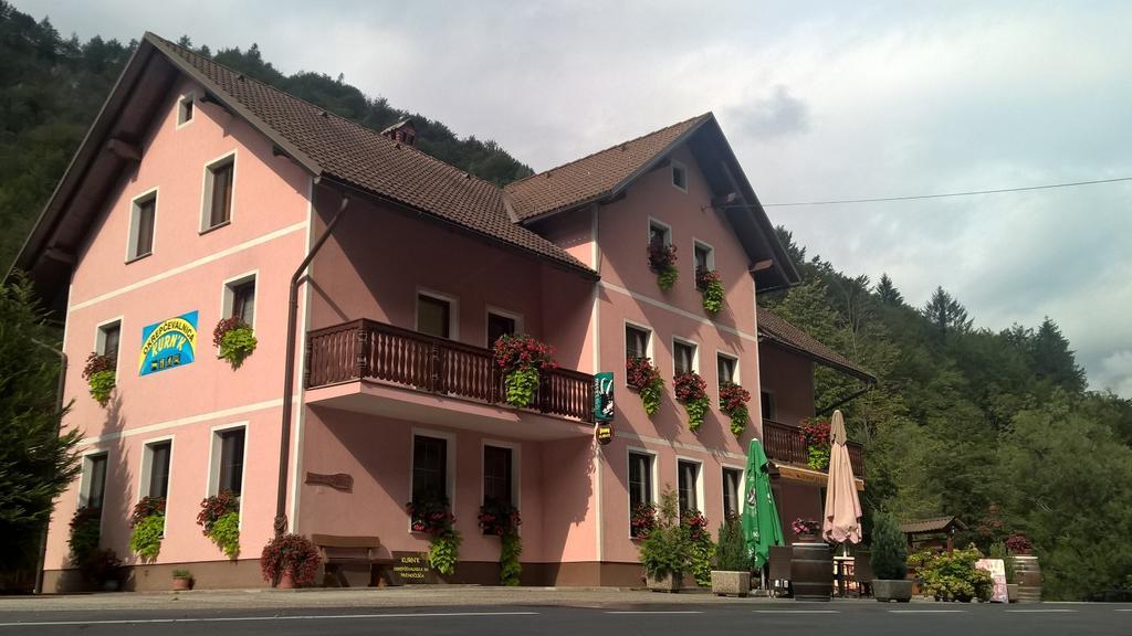 ツェルクノ Okrepcevalnica Kurn'K Bed & Breakfast エクステリア 写真